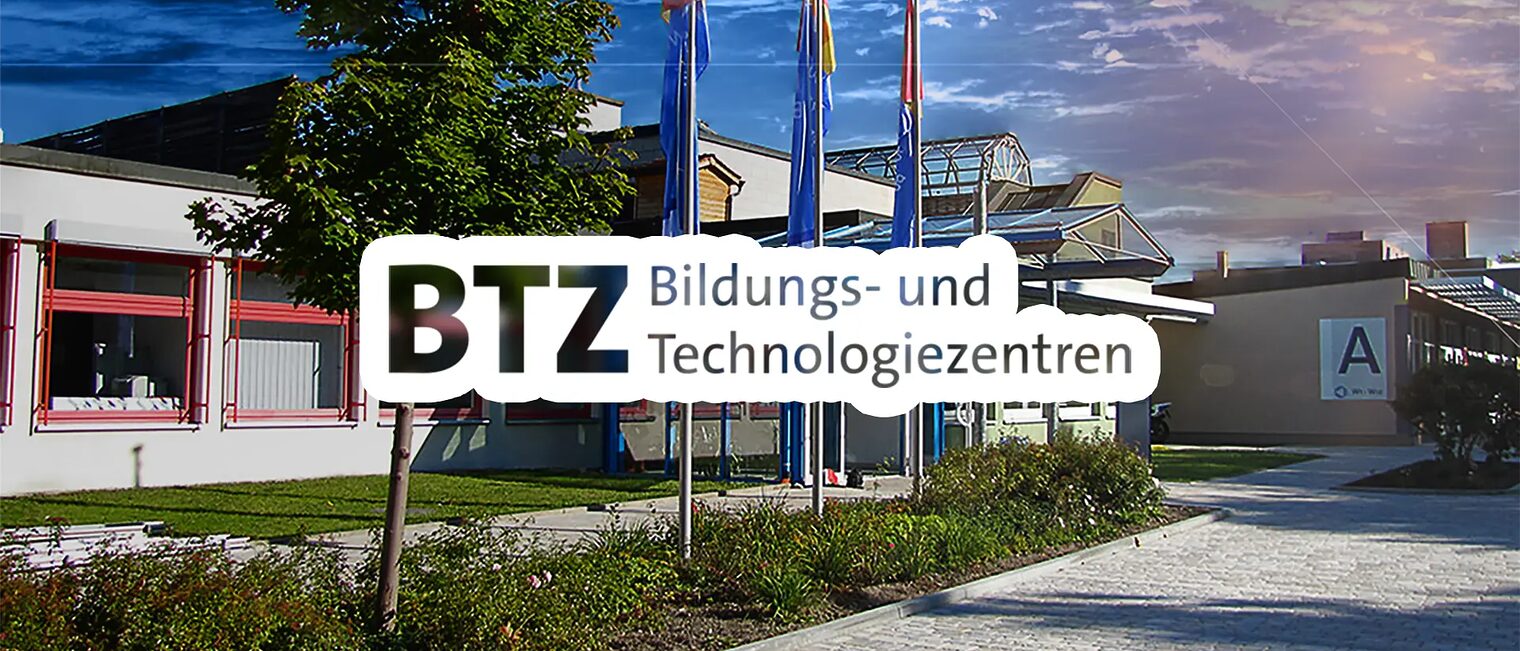 Foto für Bildungs- und Technologiezentren Ein Foto von unserem Bildungs- und Technologiezentrum 2. Zu sehen ist das Gebäude A. Über dem Foto liegt ein stilisierter Schriftzug: "BTZ - Bildungs- und Technologiezentren"